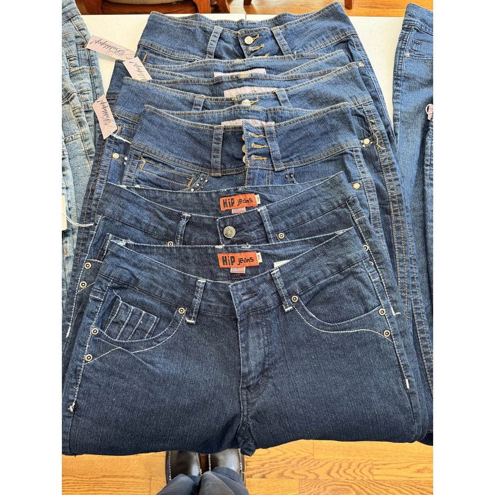 h.i.p. bubblepop! Women's Capri Jeans 12 Pack NWT Junior Sizes 5 7 11 Blue Lot